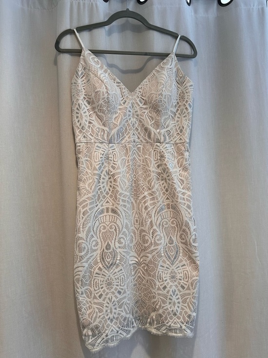 Vince Camuto Dresses & Skirts - Vince Camuto White Lace Spaghetti Strap Sheath Dress